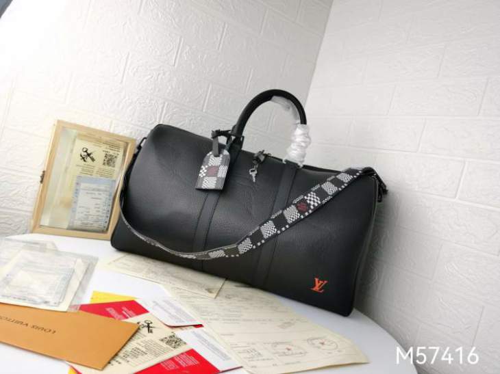 Picture of Louis Vuitton Mens Bags _SKUfw137450338fw
